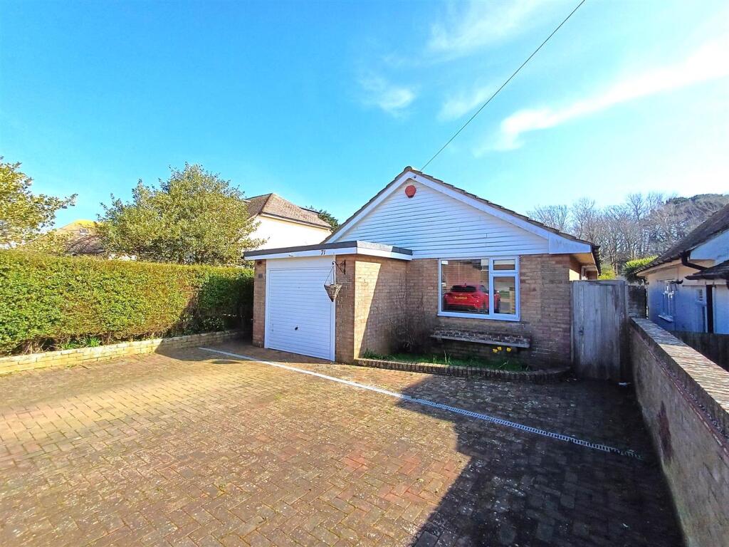 Central Avenue, Peacehaven photo 2
