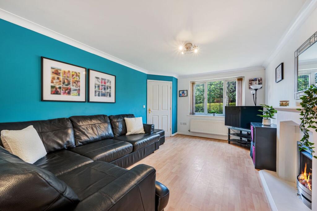 Hawes Close, Bury, BL8 photo 2
