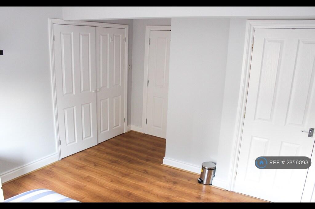 6 bedroom terraced house for rent