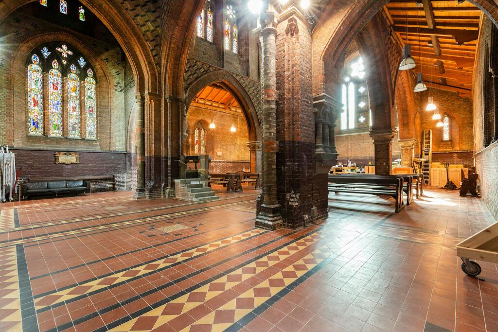 St Saviours Aberdeen Park 05.jpg