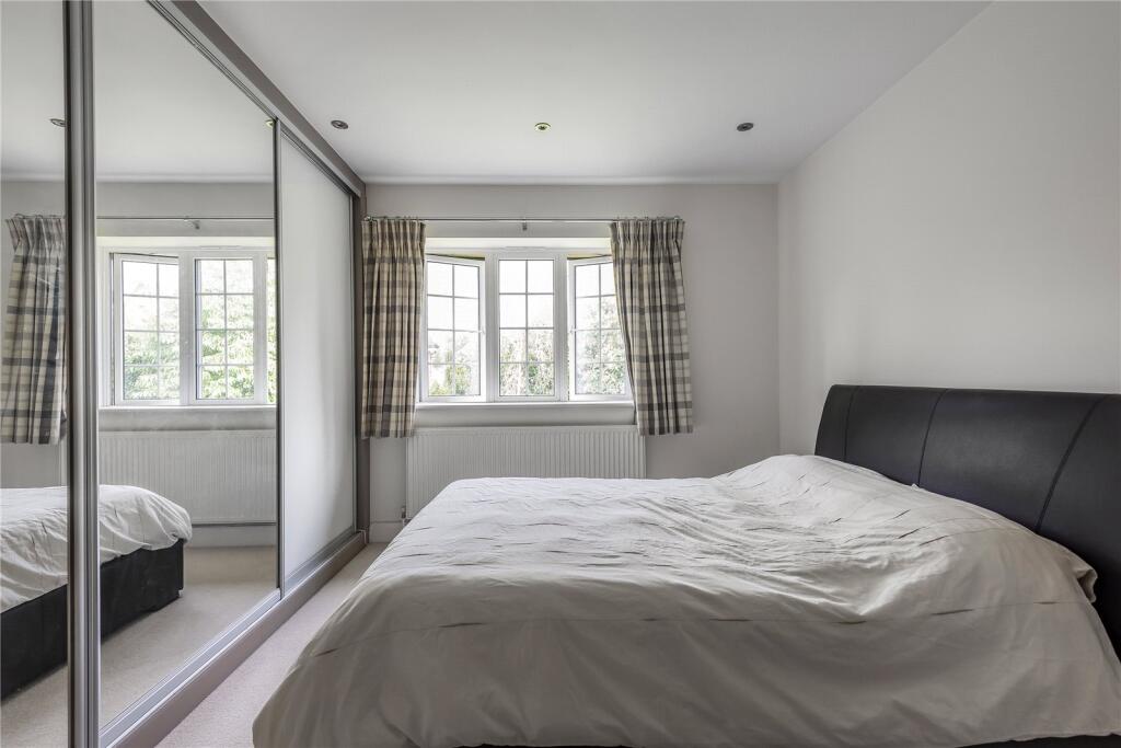Swakeleys Road, Ickenham, Uxbridge photo 4