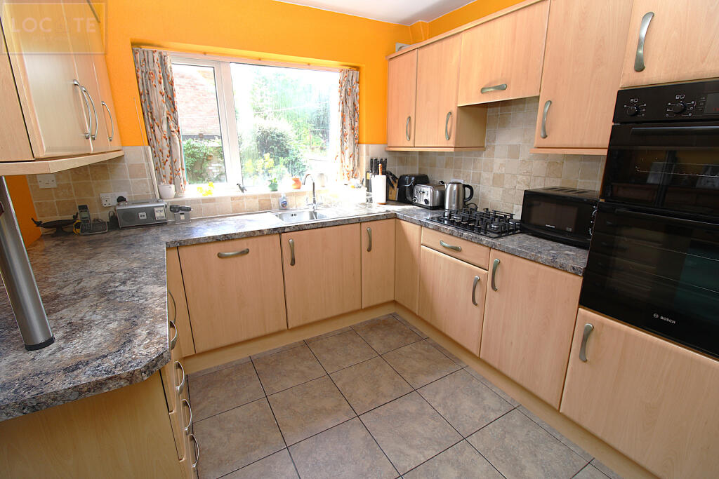 Stretford Road, Urmston, photo 4