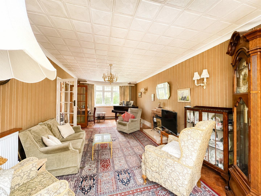 House in Sutton - View 5