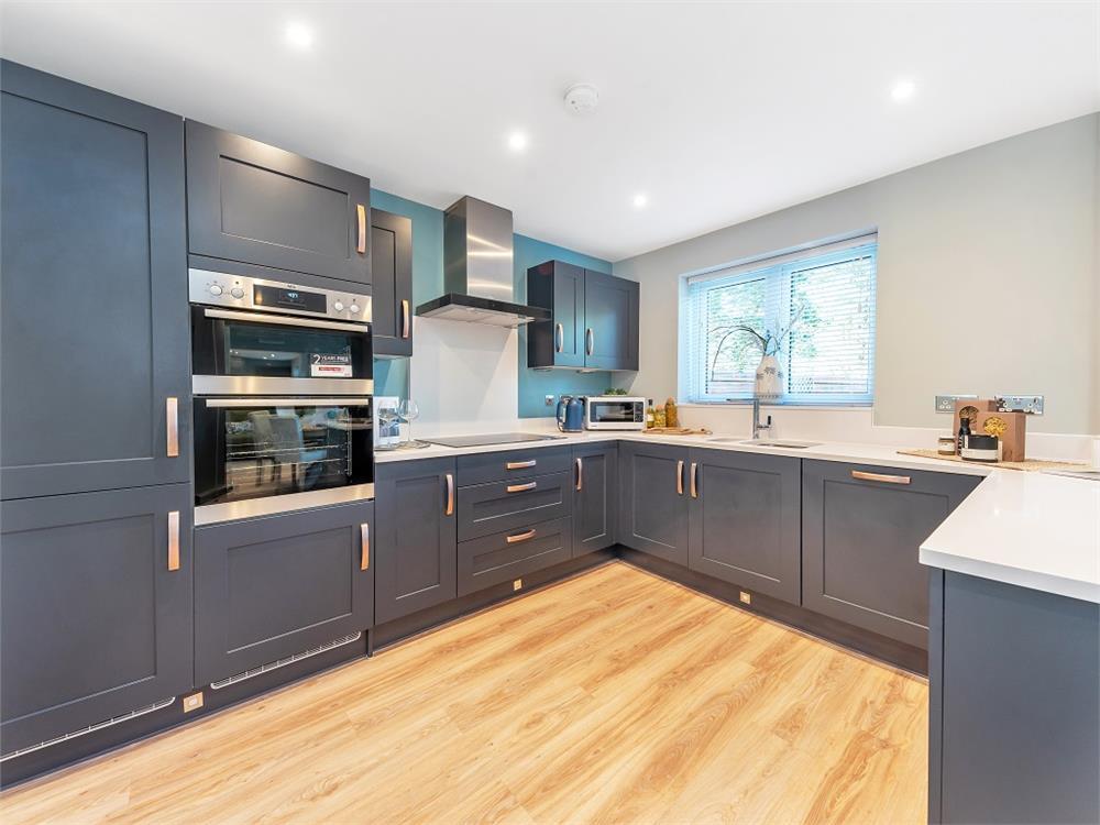 Waverley Drive, Wellingborough, Northamptonshire, 
NN8 1TA photo 2
