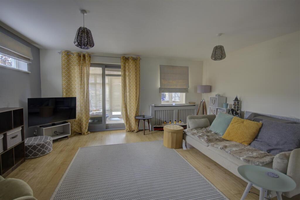 House in Tonbridge - More