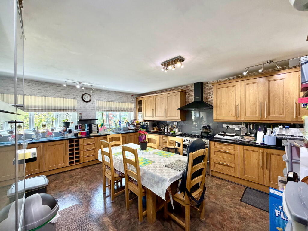 Lovatt Close, Edgware, HA8 photo 3