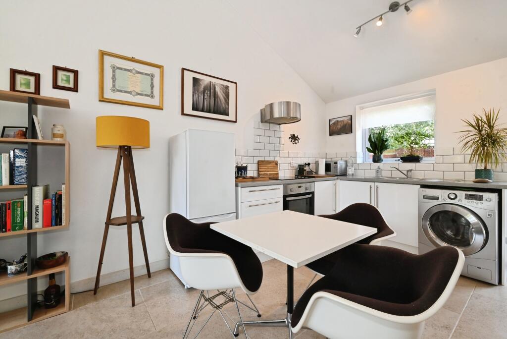 House in Ruscombe, Wokingham - View 4