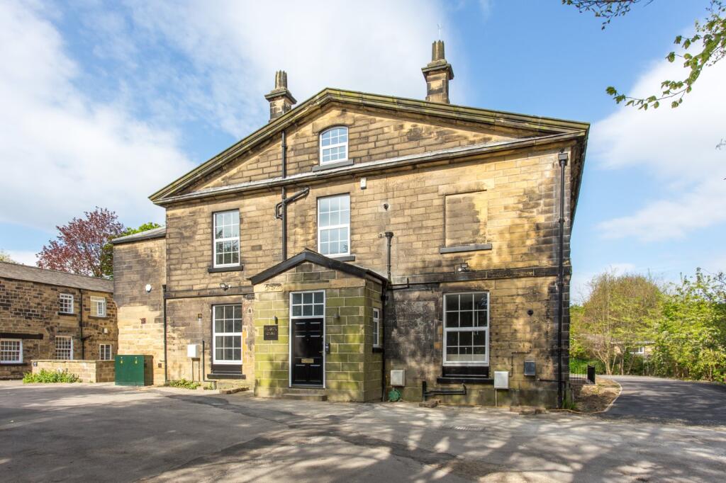 Main image of property: Oakwood Lane, Leeds, LS8