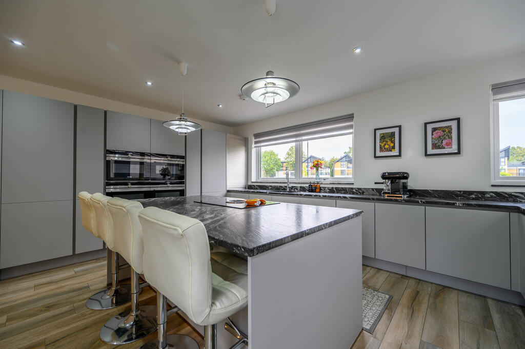 House in Nottingham, Bramcote - View 4