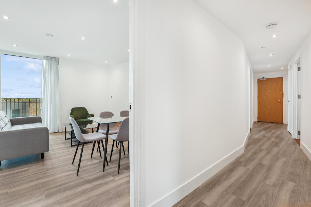 Apartment in Southall - View 4