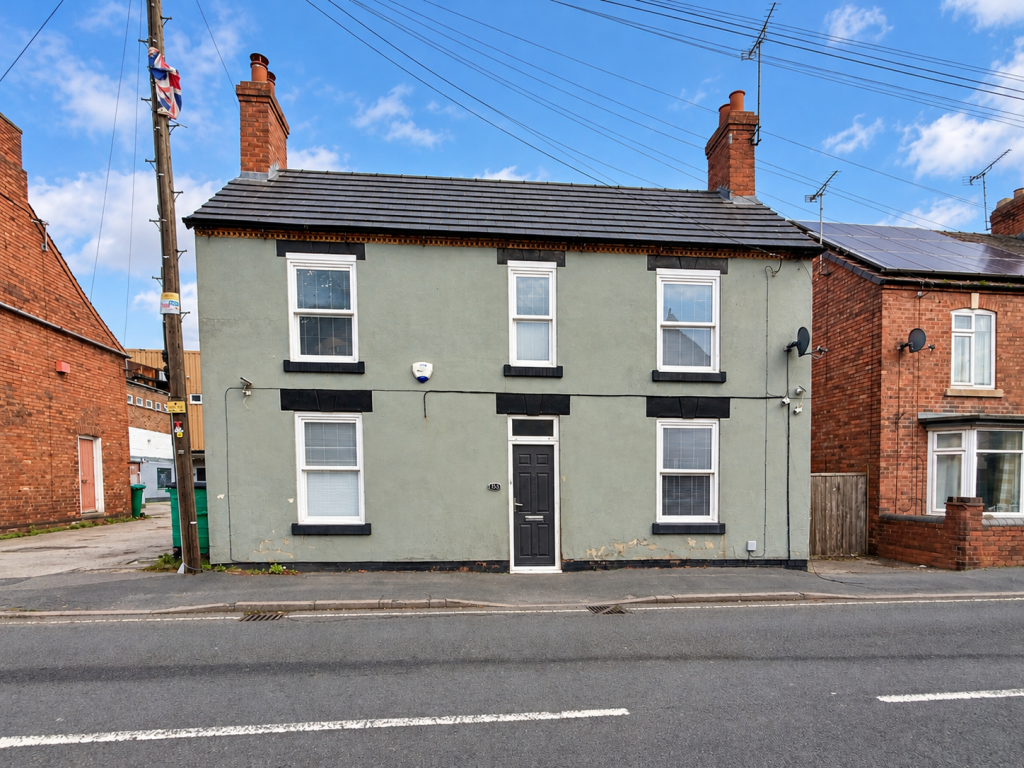 4-bed detached on High Street, Newhall, £275,000