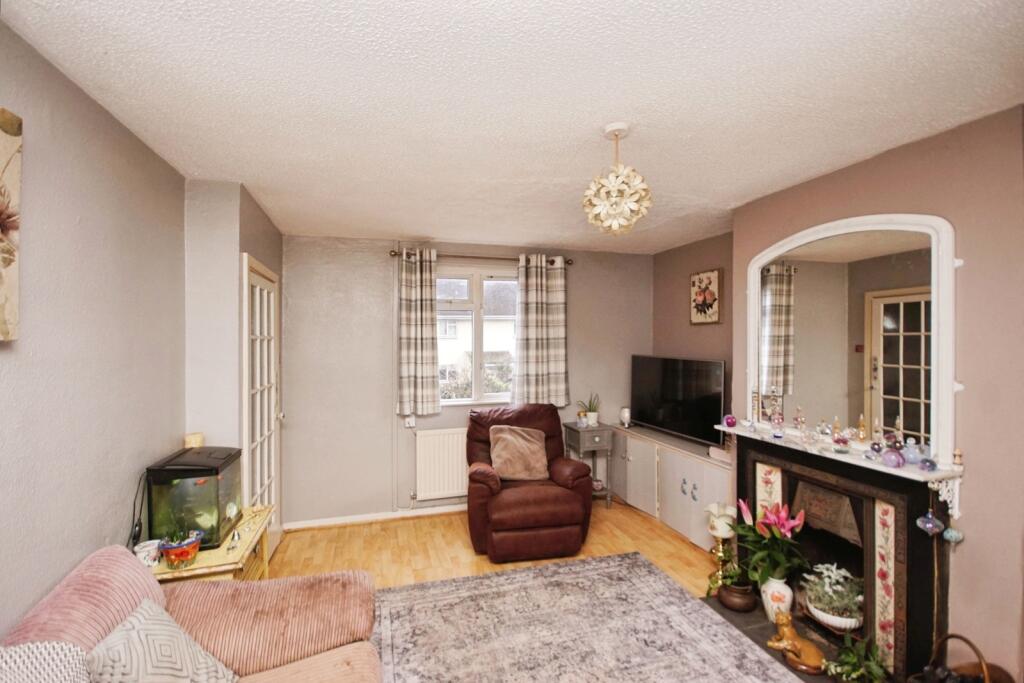 First Avenue, DURSLEY, Gloucestershire, GL11 photo 3