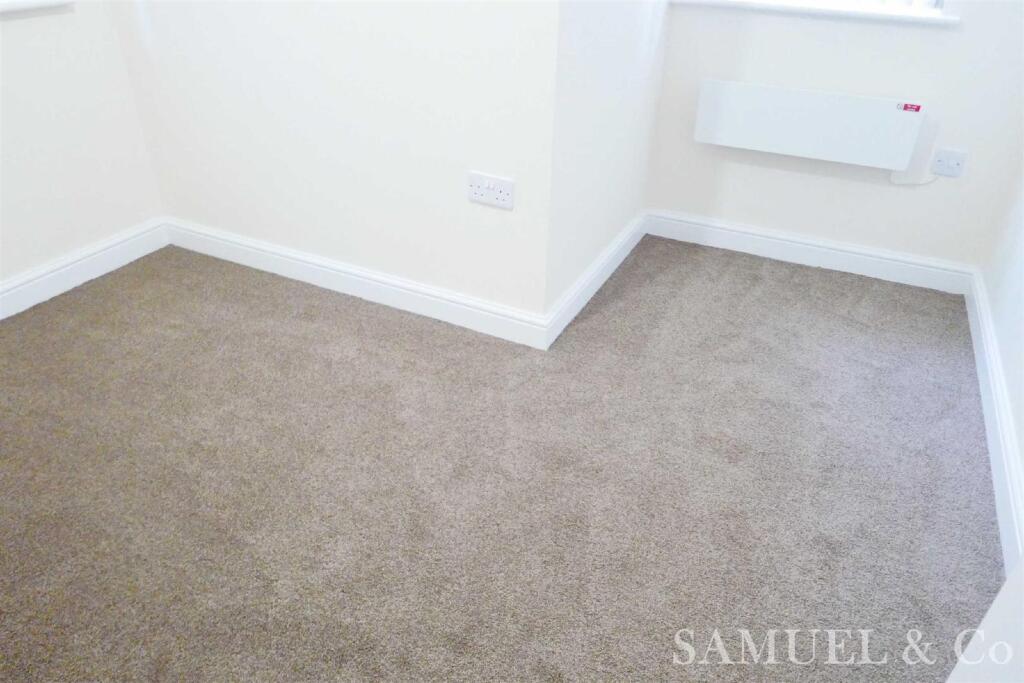 Apartment in Dudley - View 5