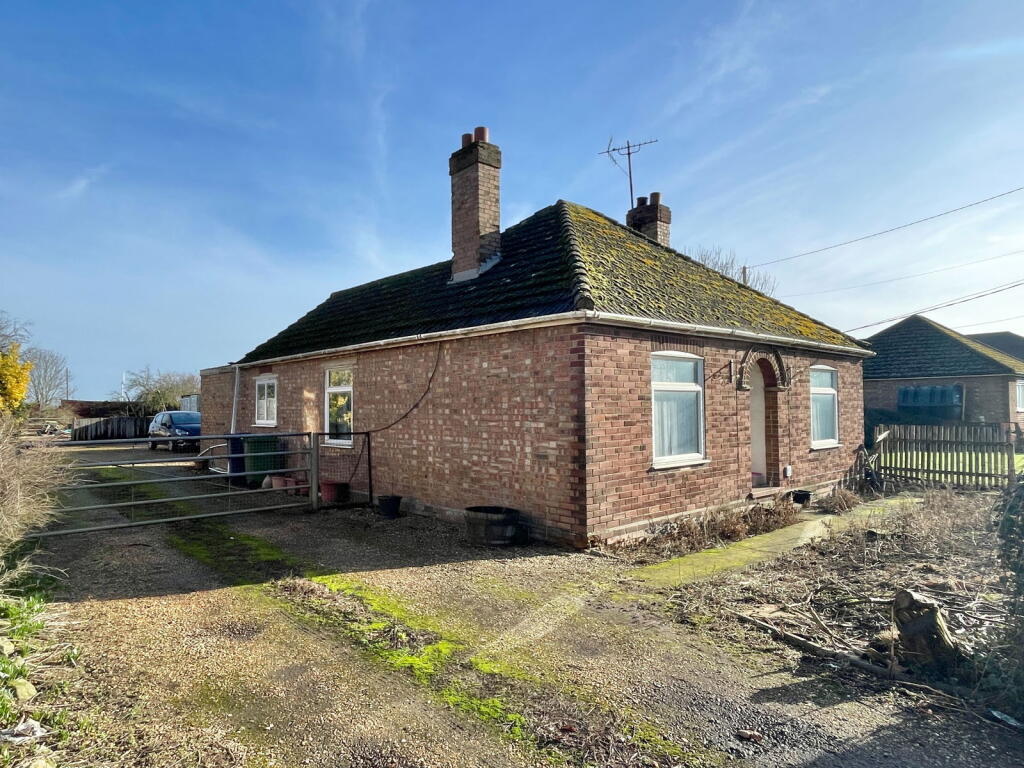 3-bed bungalow on Wisbech Road, March, PE15 0BA, £300,000