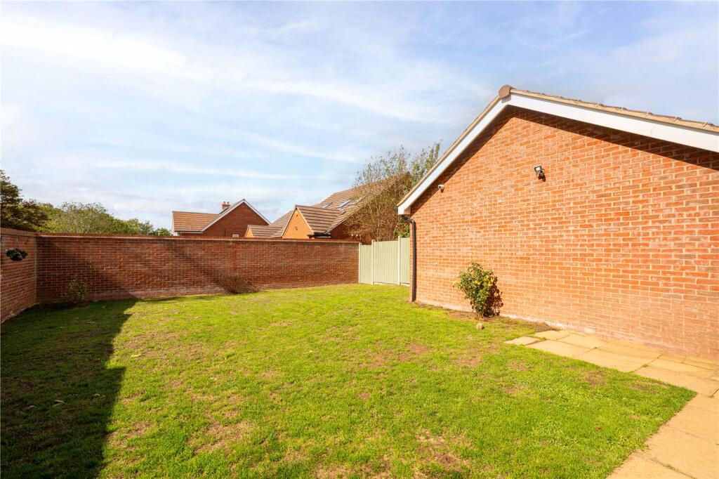 Bloxham Way, Radford Semele, Leamington Spa, Warwickshire, CV31 photo 4