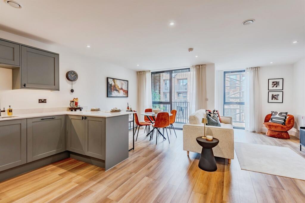 Apartment in Redhill - More