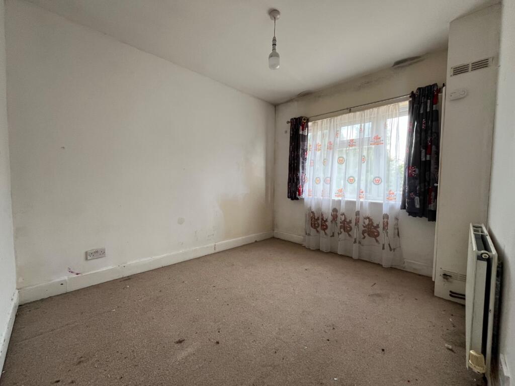 House in Luton, Limbury - More