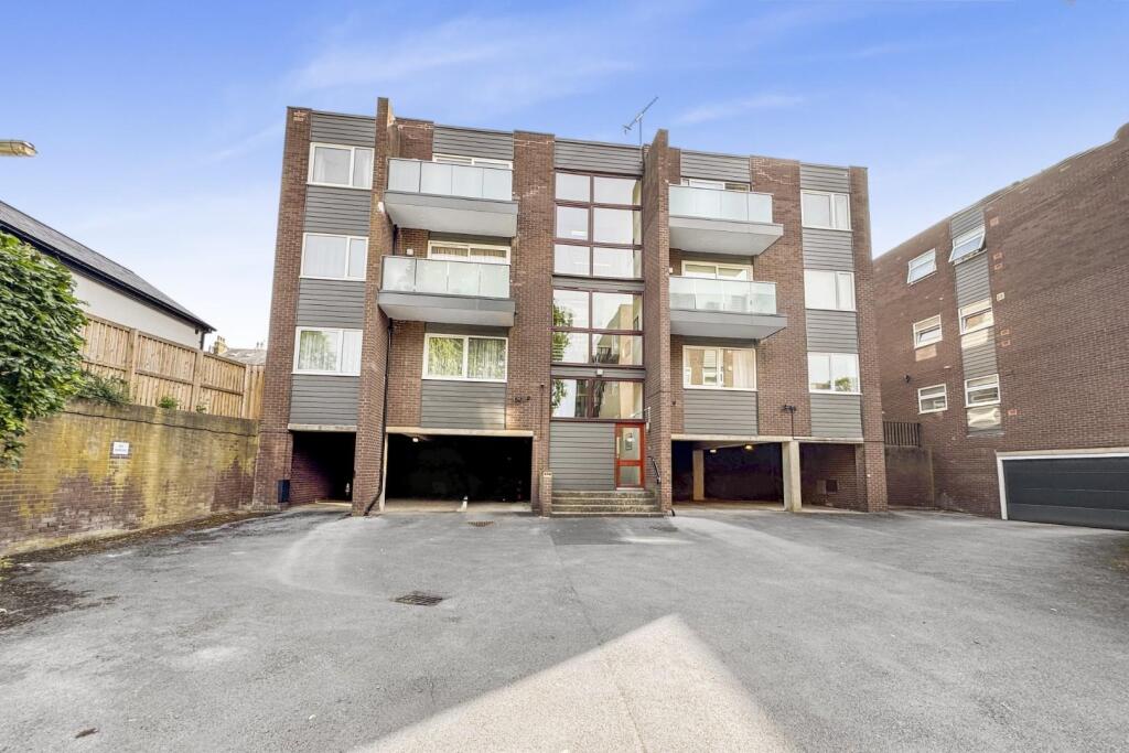 Apartment in Leeds, Park Villas, Roundhay - More