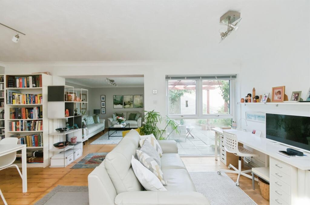 House in Brighton - View 5