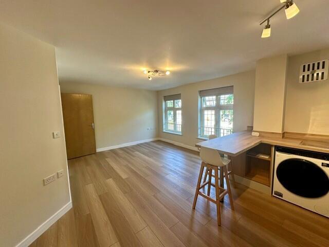 Apartment in Southampton - View 4