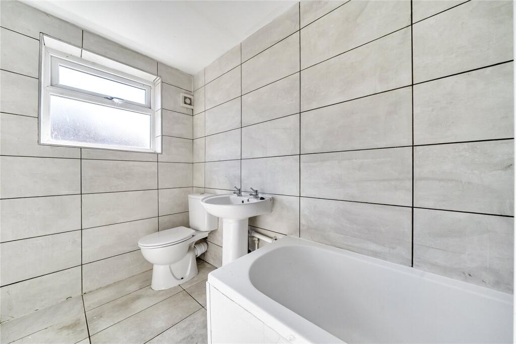 House in Knowsley, Prescot - More
