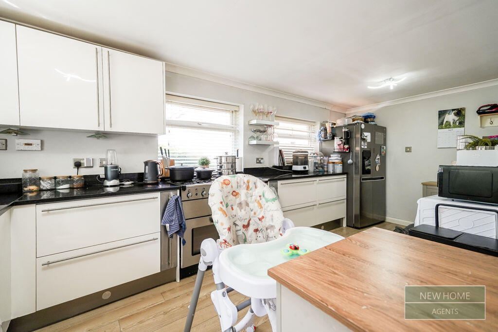 House in Nottingham, Porchester Gardens, Woodthorpe - View 4