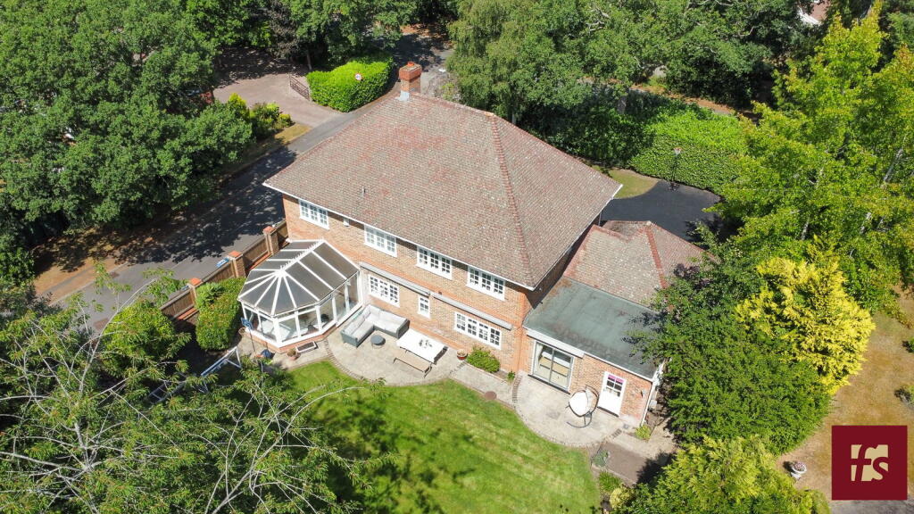 Main image of property: Talisman Close, Crowthorne, Berkshire, RG45 6JE