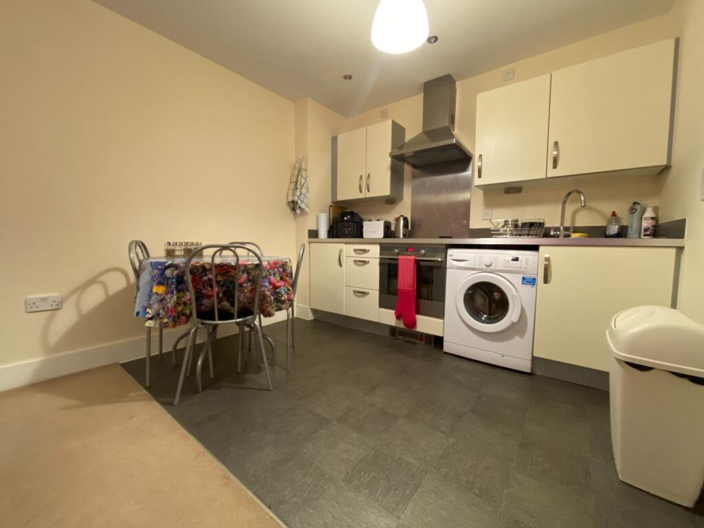 Apartment in Cardiff, Windsor Quay, Grangetown - View 2