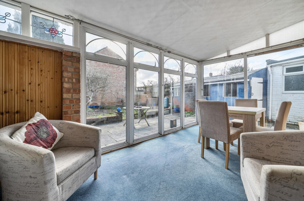 Bullbrook Drive, Bracknell, Berkshire photo 4