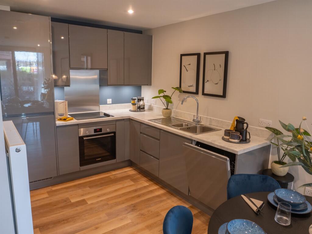 Apartment in Birmingham, Perry Barr - View 4