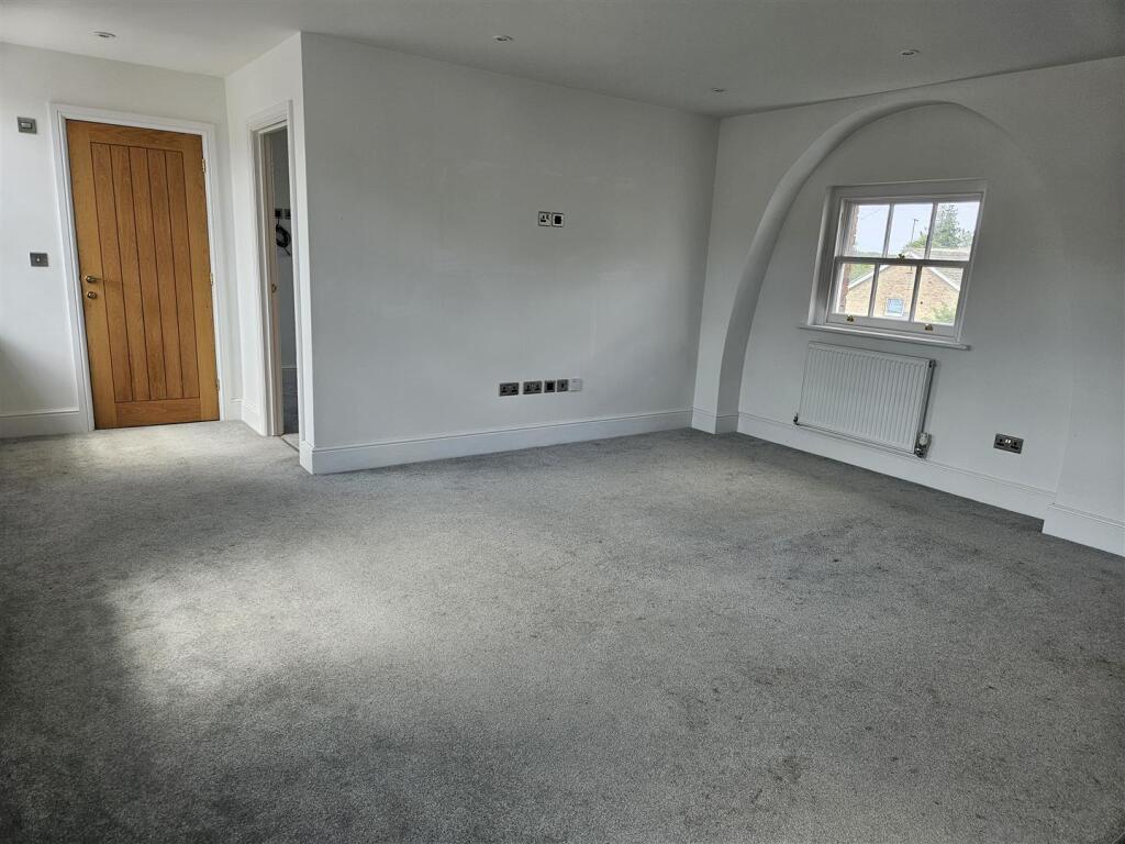 House in Blisworth, West Northamptonshire - View 5