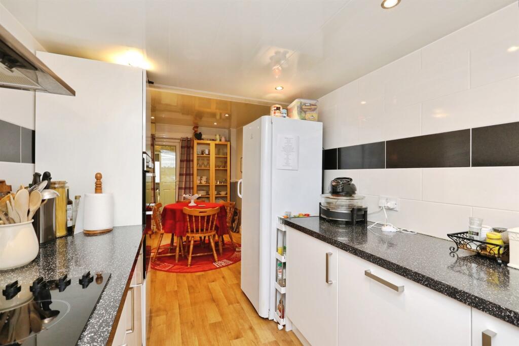 Windsor Road, Carlton-In-Lindrick, Worksop photo 4