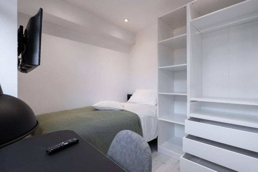 Apartment in Swansea - More