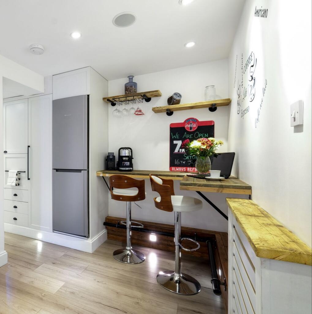 Apartment in Slough - View 4