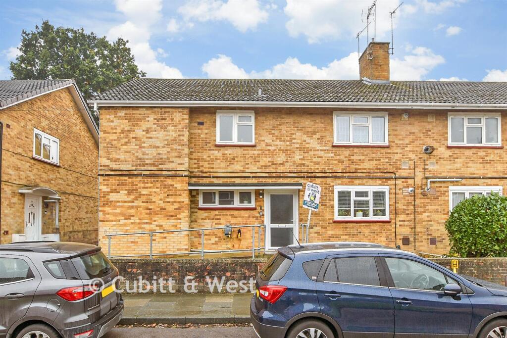2-bed flat on Nuthurst Close, Ifield, Crawley, West Sussex, £185,500