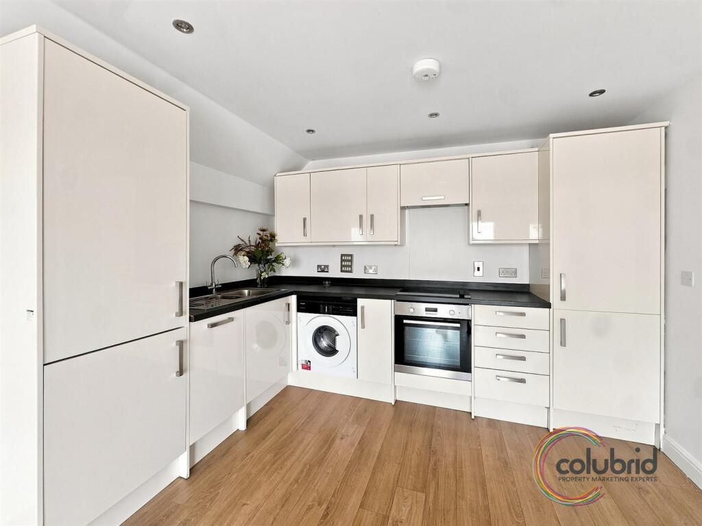 Apartment in Thurrock, Essex - View 5