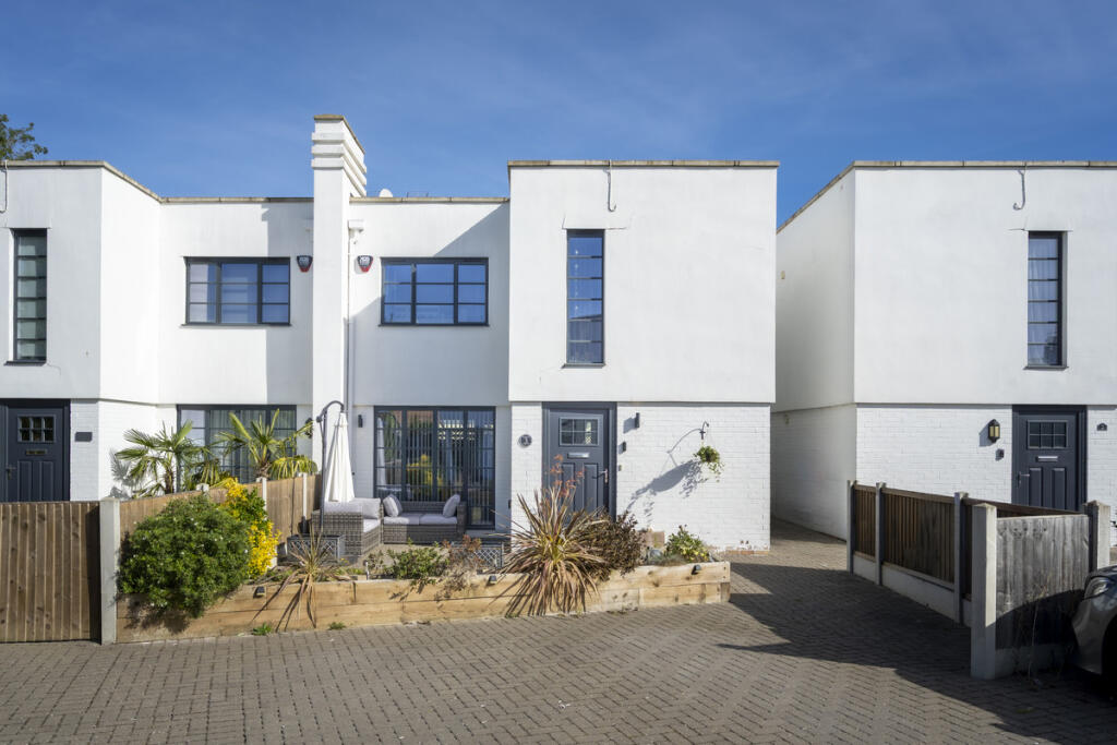 3 Bedroom Semi-Detached in CM8 3GS