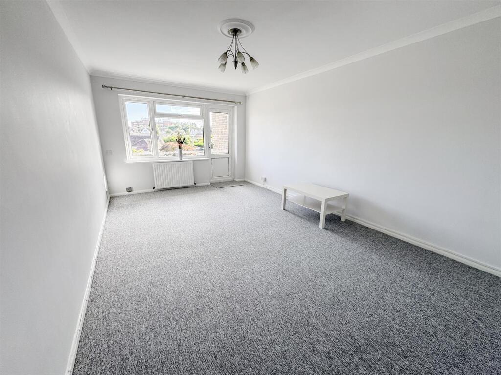 Apartment in Bexhill-on-Sea, White Hill - View 2