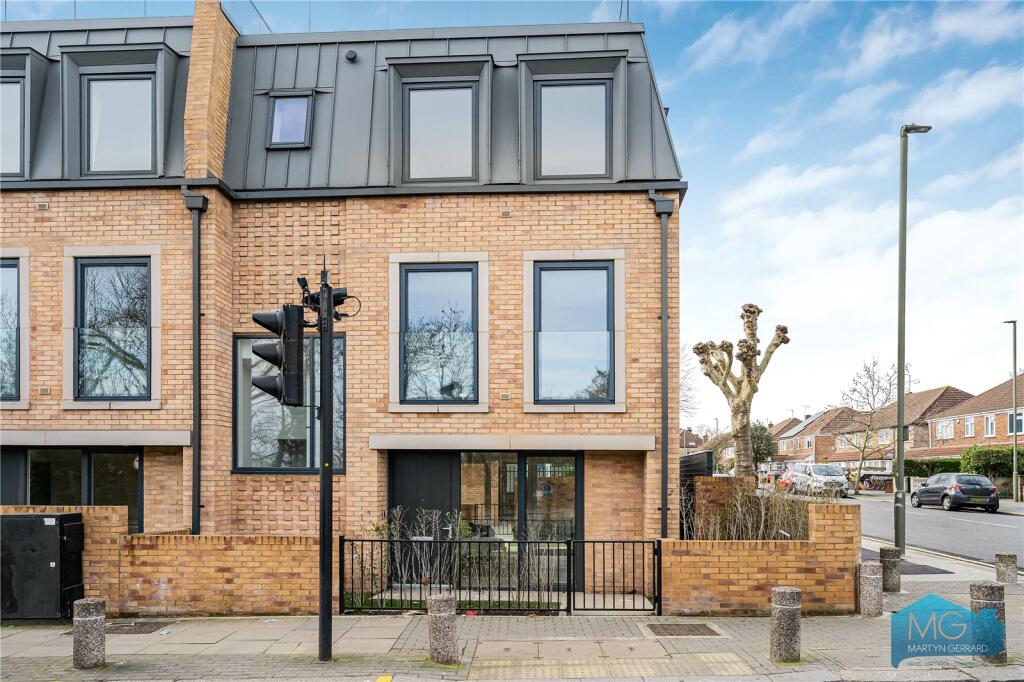 Main image of property: High Road, North Finchley, London, N12