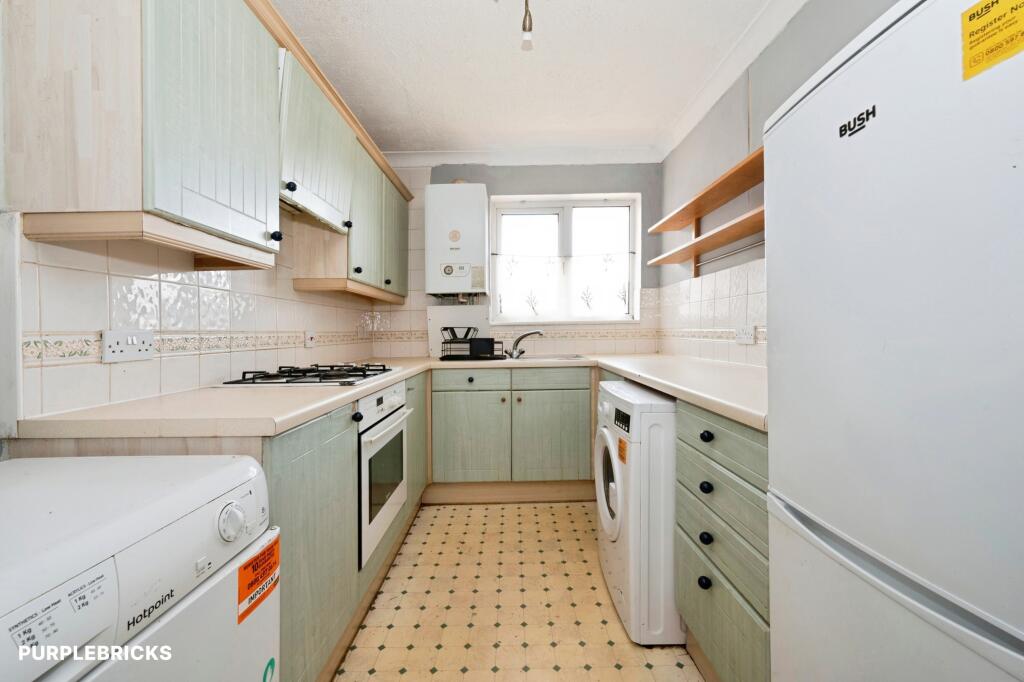 Apartment in Sunbury-on-Thames, Surrey - View 5