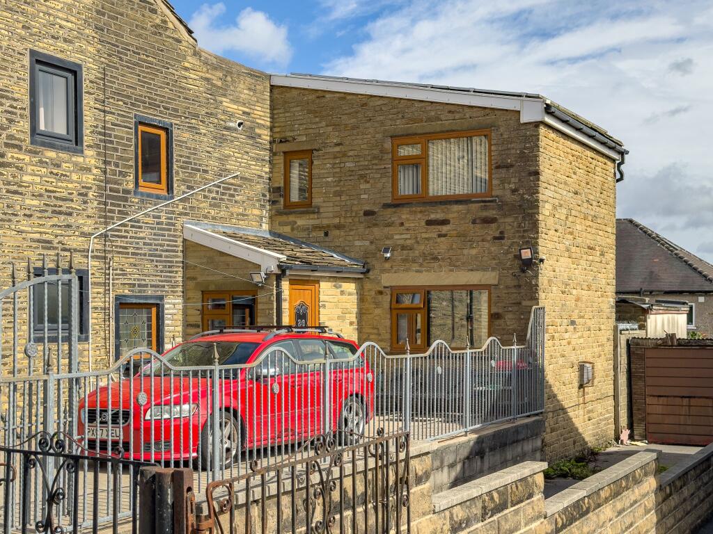 Main image of property: Towngate, Northowram, HX3 7DX