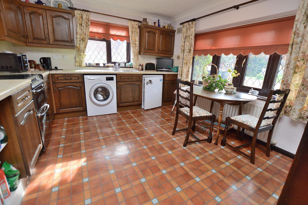 House in East Lindsey, Woodhall Spa - View 2