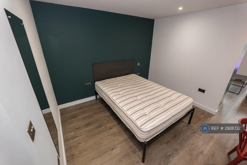 Studio flat for rent