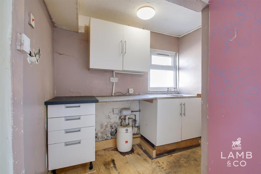 Austin Avenue, Jaywick, Clacton-On-Sea photo 4