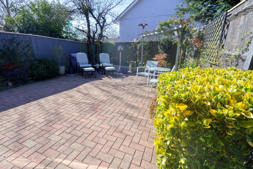 Ground Floor, Private Garden & Extended Lease photo 2