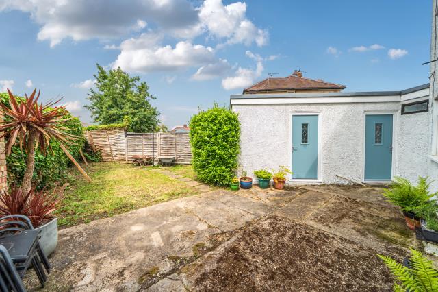 Litcham Spur, Slough photo 3