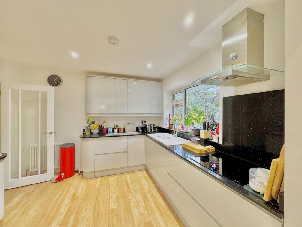 Versatile and delightful dormer bungalow, Birch Avenue, Clevedon photo 2