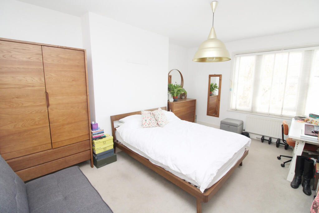 Apartment in Hove, Brunswick - View 4