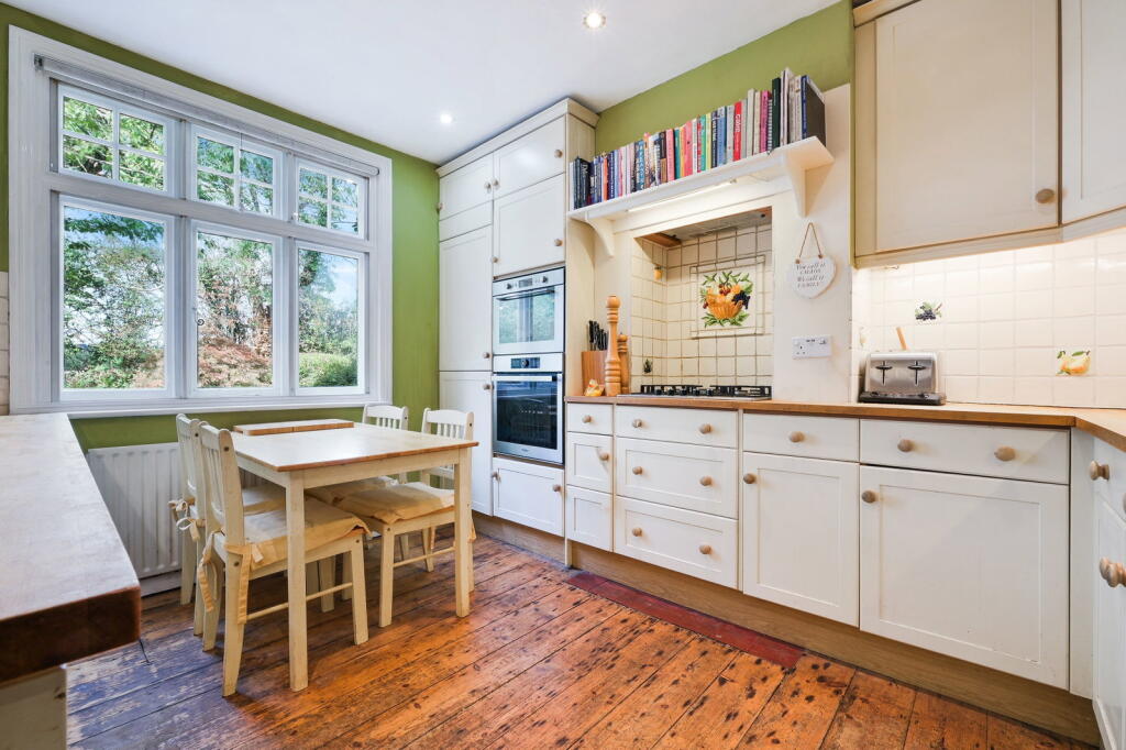 House in Tandridge, Hurst Green, Oxted - View 5