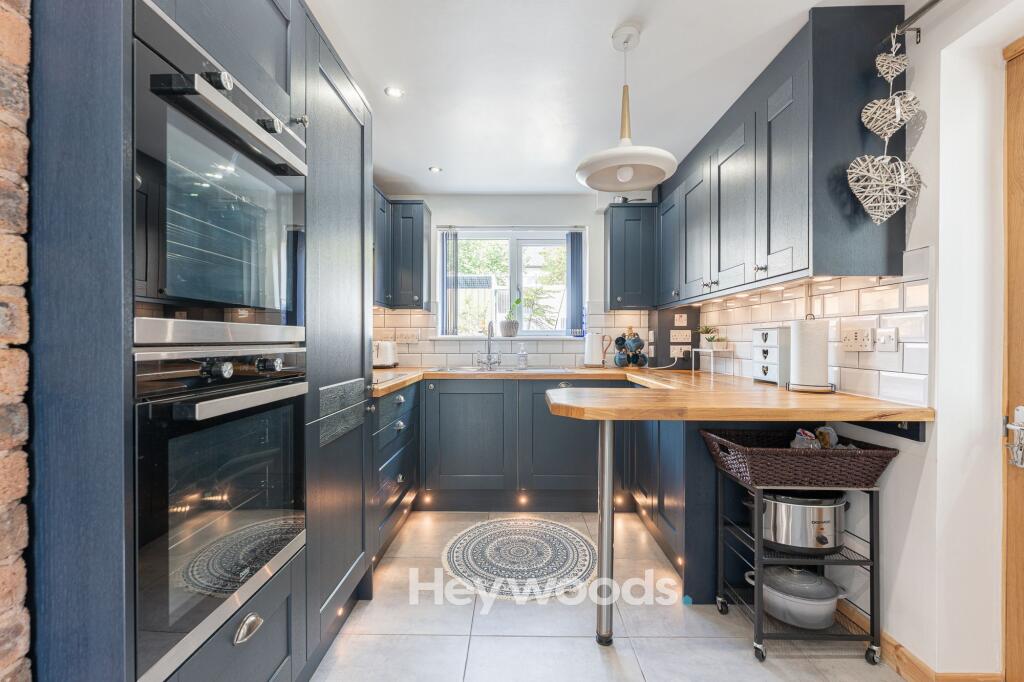 House in Newcastle-under-Lyme, Westbury Park - View 2
